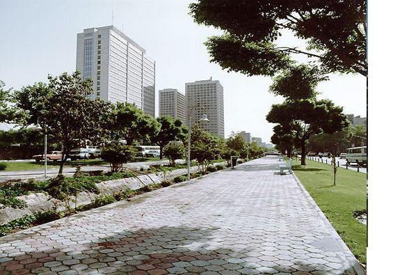 keshavarz_blvd.JPG